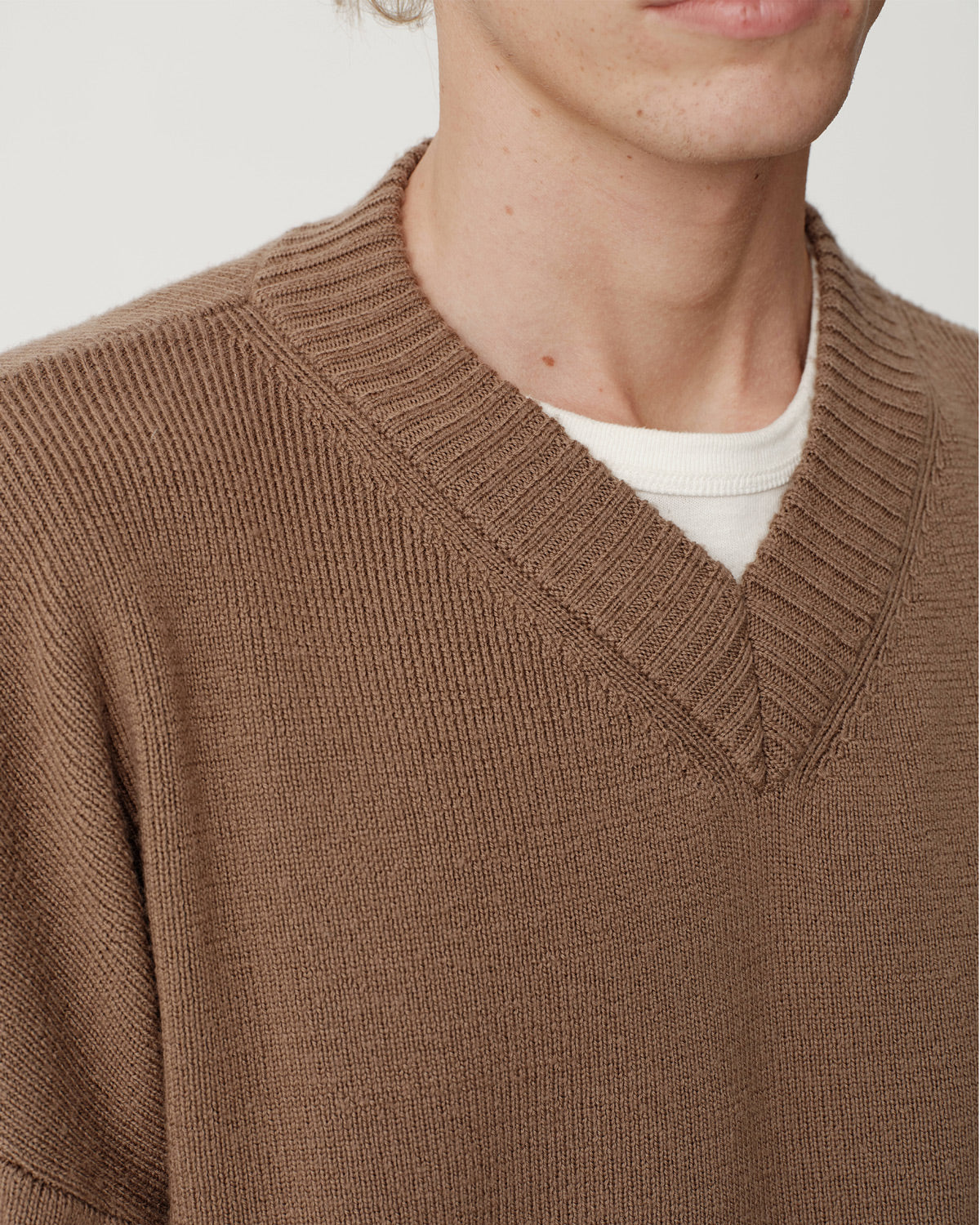 V-Neck Merino Knit - Mushroom