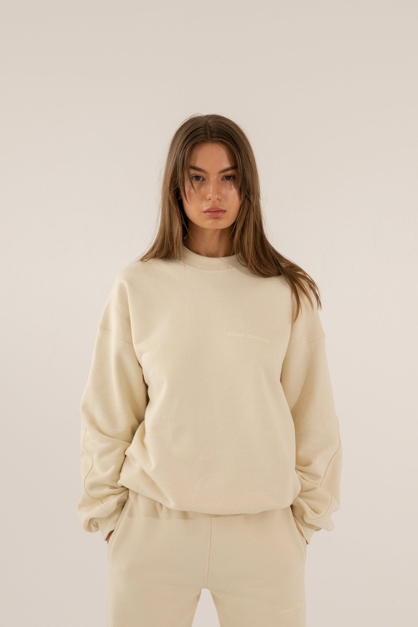 Logo Sweater. Butter - ASHA JASPER.